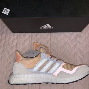 Adidas ultra boost women shoes size 7 1/2